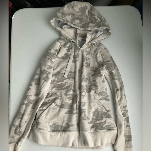 Women’s Athleta Camo zip up sweatshirt size small - Picture 1 of 4